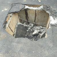 gambar-cctv-yang-rekam-mobil-isyana--before-after--terjeblos-sumur-resapan
