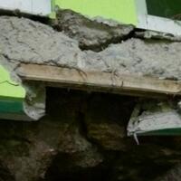 puskesmas-roboh-lantaran-coran-besi-diganti-bambu-pemda-garut-parah