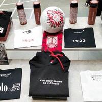 4-barang-paling-laris-di-persis-store-kerap-dipakai-gibran-dan-kaesang