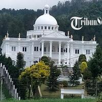 kerap-bikin-penasaran-inilah-asal-usul-vila-putih-di-tawangmangu-milik-siapa