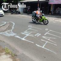 kesal-jalan-rusak-tak-diperbaiki-warga-gambar-burung-di-jalan-juwiring-klaten