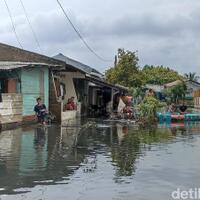 sudah-5-hari-tegal-alur-jakbar-masih-terendam-banjir