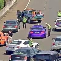 konvoi-mobil-mewah-foto-foto-di-jalan-tol-andara-dibubarkan-polisi