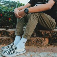 rekomendasi-sepatu-sneaker-lokal-terbaik