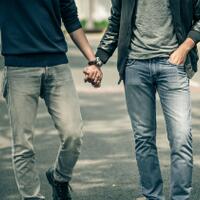 waduh-pria-yang-memiliki-kakak-laki-lebih-mungkin-menjadi-gay