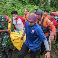 selamatkan-isteri-suami-hanyut-terbawa-arus-batang-anai