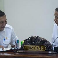 kala-quotlordquot-luhut-angkat-telepon-saat-jokowi-pidato