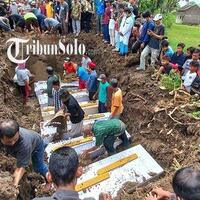 tragedi-kecelakaan-bus-maut-imogiri-2-keluarga-dimakamkan-satu-liang-lahat