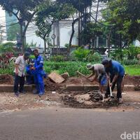 urukan-sekitar-sumur-resapan-kuningan-ini-digali-lagi