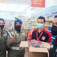 jelang-hari-valentine-satpol-pp-makassar-razia-kondom-di-minimarket