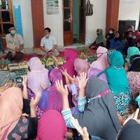 ganjar-pranowo-datang-sendirian-ke-desa-wadas-dpt-sambutan-hangat-dari-warga-kontra