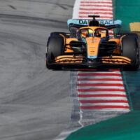 lando-norris-bawa-mclaren-puncak-catatan-waktu-hr-ke1-tes-pramusim-f1-di-barcelona