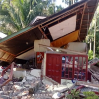 muncul-semburan-lumpur-tanah-bonjol-retak-lumpur-naik-ke-permukaan-pasca-gempa