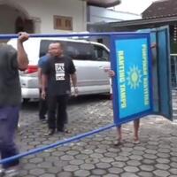 viral-warga-copot-plang-muhammadiyah-di-banyuwangi