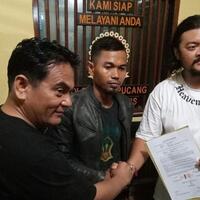 keluarga-bocah-kembar-pengendara-moge-berdamai-di-kantor-polisi
