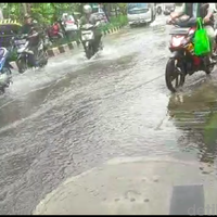 sumur-resapan-di-jl-karang-tengah-jaksel-malah-tergenang