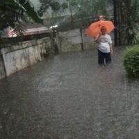 jakarta-diguyur-hujan-deras-sejumlah-rumah-warga-terendam-banjir