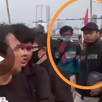 pria-ini-yang-pertama-kali-pukul-ade-armando-di-tengah-demo-11-april