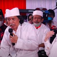 sentilan-cak-nun--presiden-belum-tepat--saat-duduk-di-samping-puan