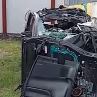 penampakan-mobil-personel-grup-musik-debu-usai-kecelakaan-hancur-parah