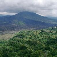 viral-bule-menari-telanjang-diduga-di-gunung-batur-bali-imigrasi-bergerak