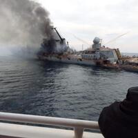 terbakar-hebat-kapal-perang-rusia-moskva-akhirnya-tenggelam-di-laut-hitam