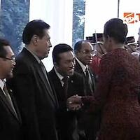 bersalaman-dengan-bukan-muhrim-buya-yahya-laki-laki-lebih-baik-menusukkan-besi