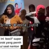 beredar-video-sekumpulan-bocah-bikin-keributan-di-bioskop-apakah-tidak-tahu-aturan