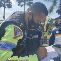 pajak-ambulans-logo-golkar-yang-angkut-9-wisatawan-di-puncak-mati-8-tahun