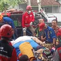 pria-275-kg-anjlok-bersama-lift-di-malang-evakuasinya-dramatis