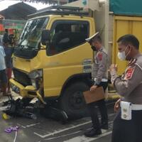 tabrakan-sepeda-motor-dengan-truk-dua-pelajar-agam-luka-luka