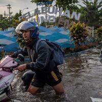 banjir-rob-setinggi-15-meter-rendam-kawasan-pelabuhan-semarang