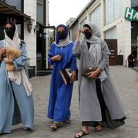restoran-di-arab-saudi-larang-perempuan-berjilbab-masuk