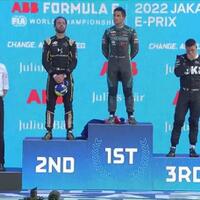 kejadian-kocak-bikin-ngakak-di-podium-formula-e