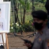 netizen-banyak-yang-nyinyir-pemakaman-eril-disambut-bak-pahlawan-hingga-siaran-live