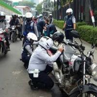 kalau-sayang-motor-kamu-pasti-tidak-parkir-dengan-cara-ini