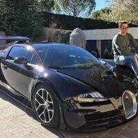 astaga-mobil-bugatti-veyron-milik-christiano-ronaldo-ringsek-nabrak-rumah