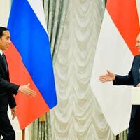 jokowi-ke-rusia-pertama-kali-putin-saya-senang-bertemu-anda-di-moskow