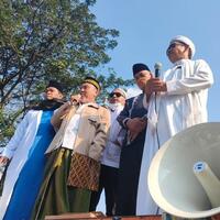 plt-walkot-bekasi-amini-pa-212-tutup-holywings-massa-teriak-takbir