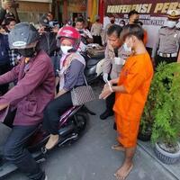 penjambret-spesialis-perempuan-di-surabaya-dibekuk-hasilnya-untuk-mabuk