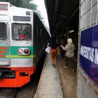 awas-kalau-ngobrol-di-krl-bisa-diusir-petugas