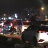 demo-hingga-malam-hari-massa-blokir-jalan-di-pertigaan-uho