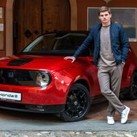 juara-f1-max-verstappen-mempromosikan-honda-e-limited-edition-terbaru