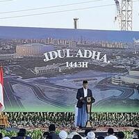 anies-beri-sambutan-idul-adha-di-jis-dengan-latar-gambar-sirkuit-formula-e