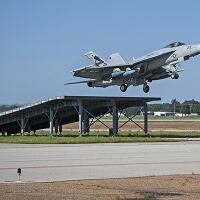 takeoff-dengan-membawa-dua-rudal-harpoon-super-hornet-tampil-tanpa-kendala-di-india