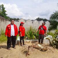 pasang-lampu-keluarga-jaga-makam-brigadir-yosua-siang-dan-malam