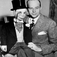 charlie-mccarthy-ventriloquis-yang-tewas-dibunuh-boneka