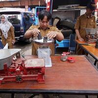 menjadi-pedagang-yang-curang-dan-hobi-otak-atik-timbangan-ini-resiko-dan-karmanya