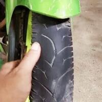 ban-motor-matic-habis-sebelah-atau-botak-sebelah-ini-sebab-dan-solusinya-gan