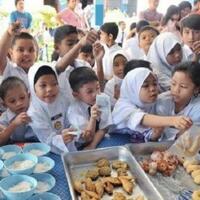 7-jajanan-yang-selalu-ada-di-kantin-sekolah-mana-nih-favorit-kamu